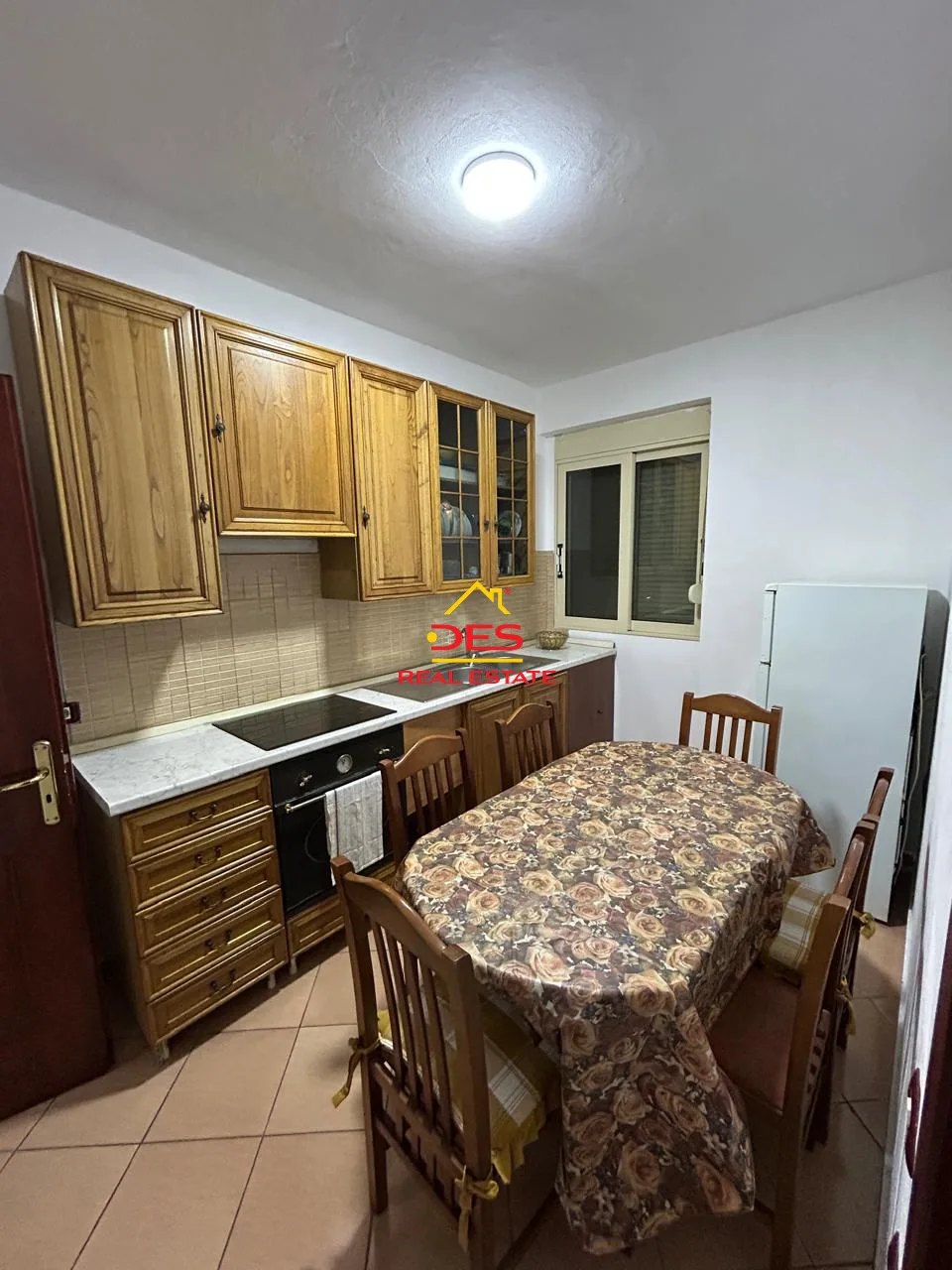 Jepet me qira apartament 2+1 pranë hotel chic lungomare ,vlorë