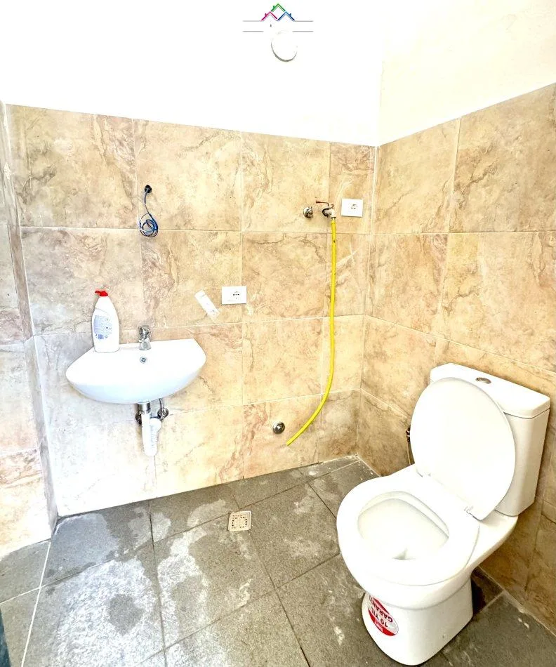 Dyqan me qera tek Pazari i Ri (ID BD21545) Tirane