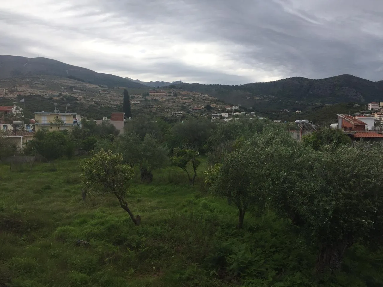 Shitet truall 2500 m² pranë bashkisë himarë