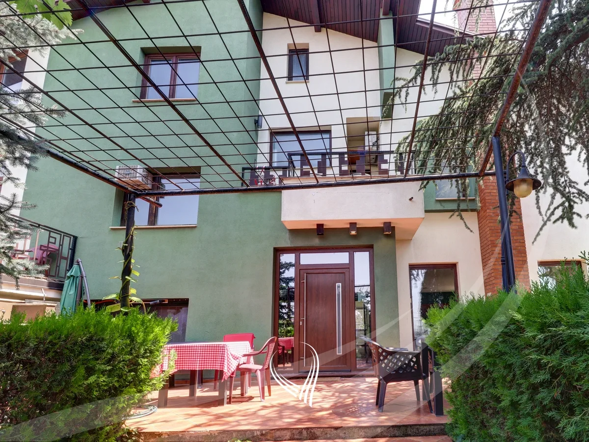 Shtëpi 400m2 në shitje në lagjen Taslixhe