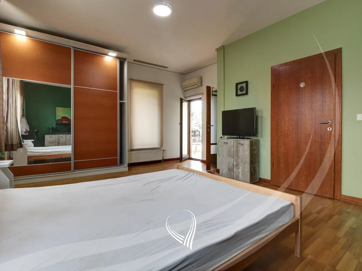 Shtëpi 400m2 në shitje në lagjen Taslixhe