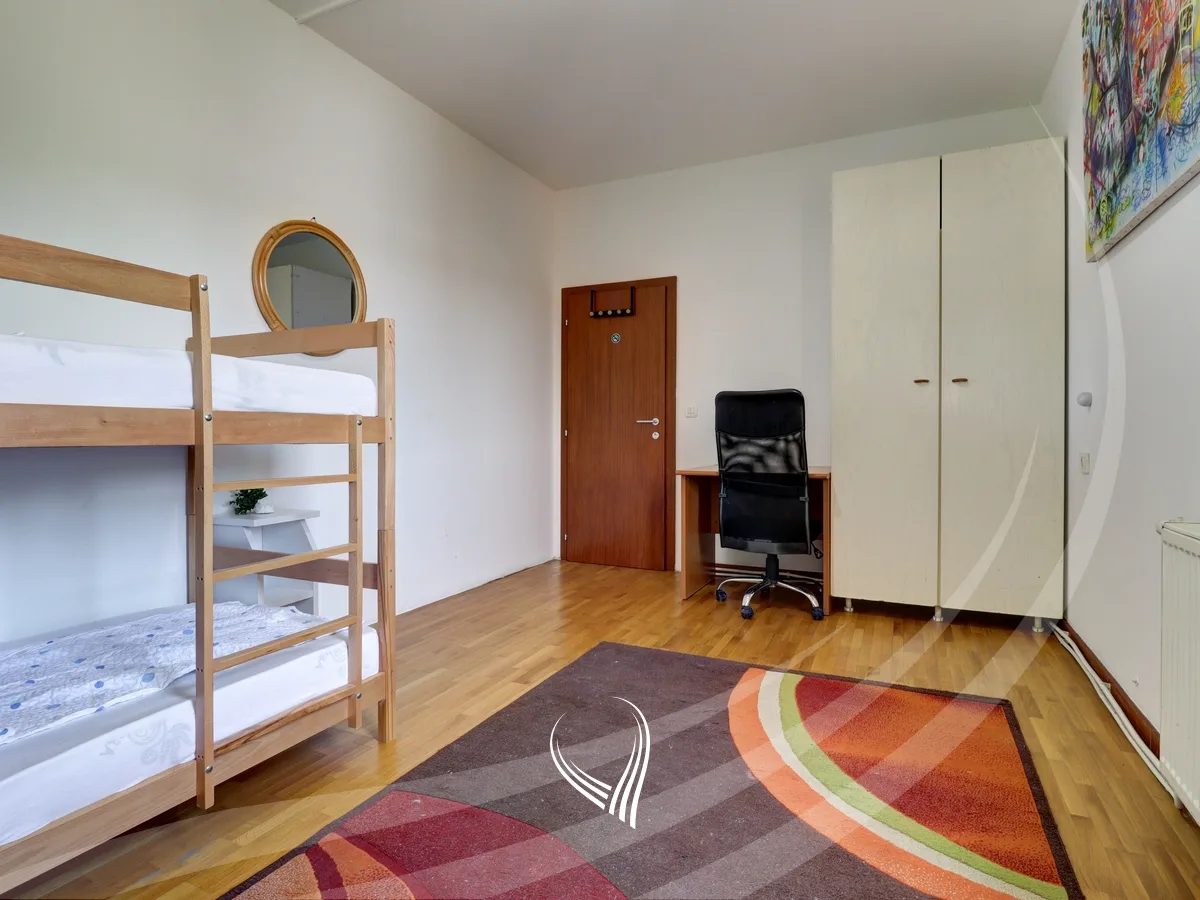 Shtëpi 400m2 në shitje në lagjen Taslixhe