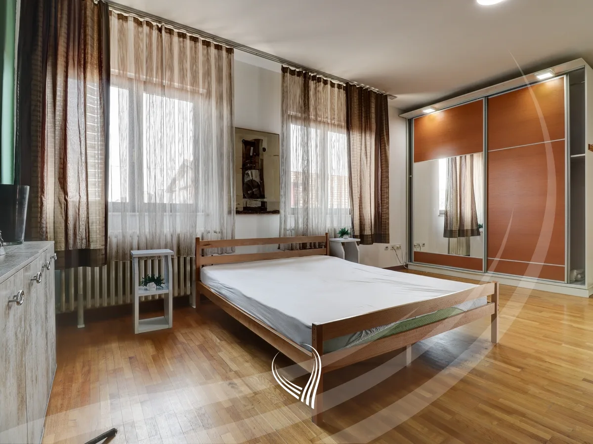 Shtëpi 400m2 në shitje në lagjen Taslixhe