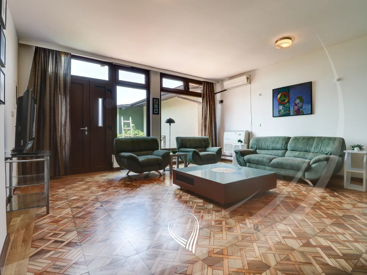 Shtëpi 400m2 në shitje në lagjen Taslixhe