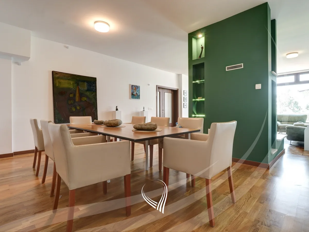 Shtëpi 400m2 në shitje në lagjen Taslixhe