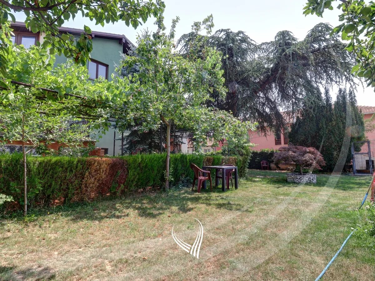Shtëpi 400m2 në shitje në lagjen Taslixhe