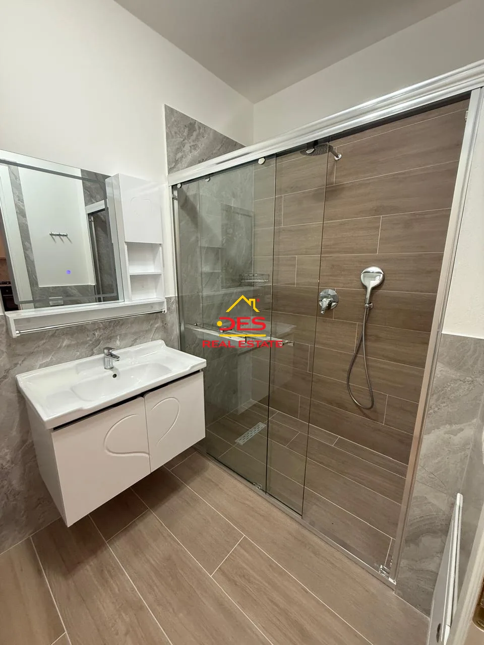 Shitet ose jepet me qira apartament 1+1 në orikum , vlorë.