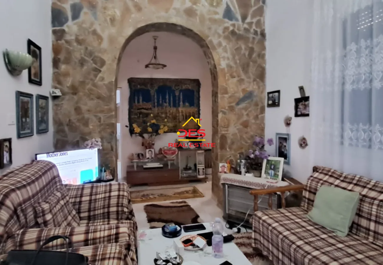 Shitet shtëpi private 3 + 1 pranë spitalit rajonal,vlorë.