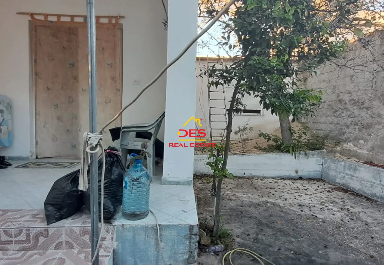 Shitet shtëpi private 3 + 1 pranë spitalit rajonal,vlorë.