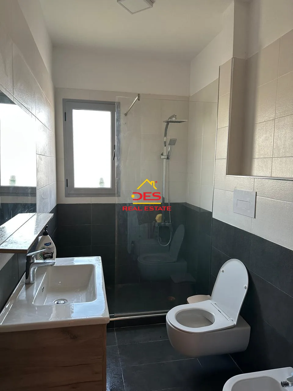 Jepet me qira apartament 3+1+2 pranë hotel salvadore, vlorë