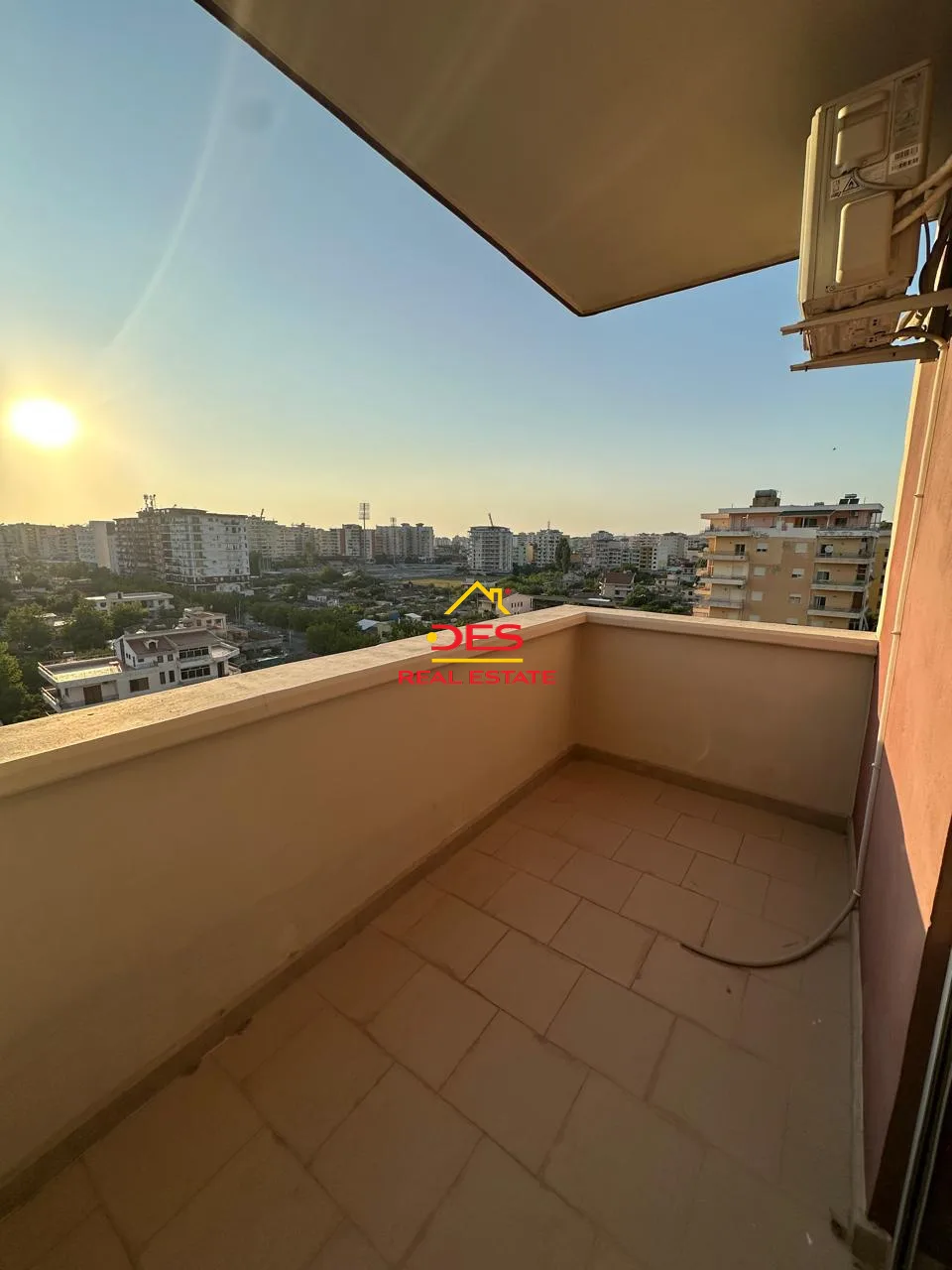 Jepet me qira apartament 3+1+2 pranë hotel salvadore, vlorë