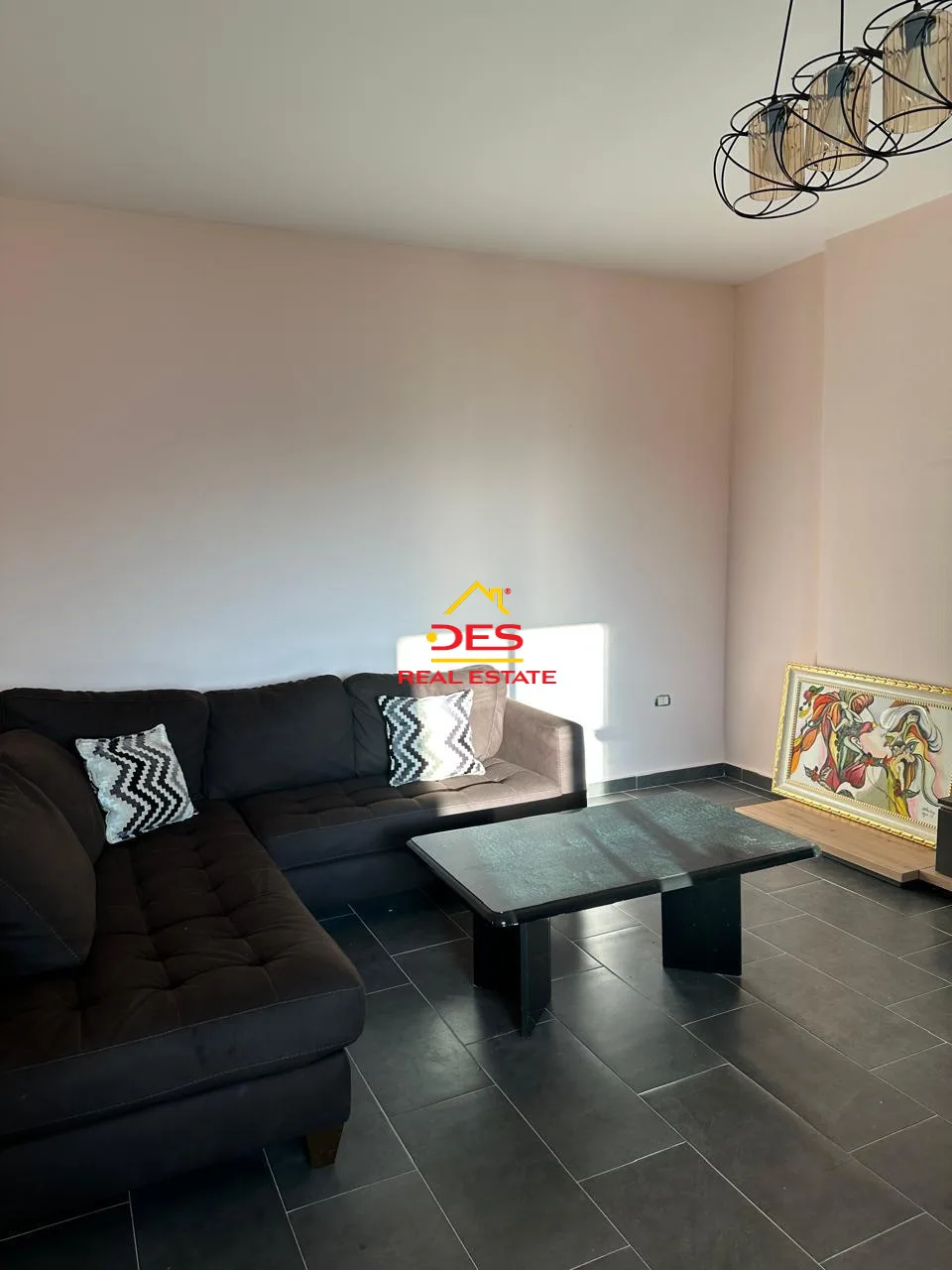 Jepet me qira apartament 3+1+2 pranë hotel salvadore, vlorë