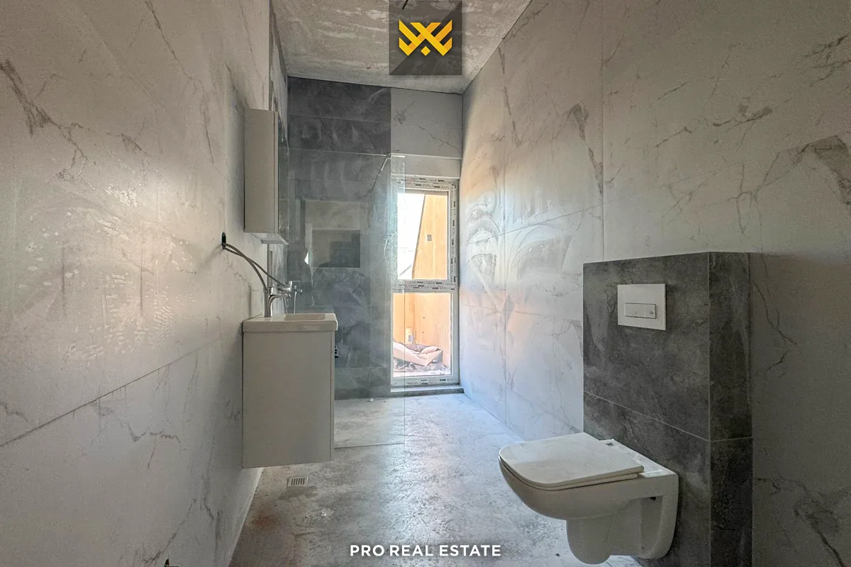 Banesë Penthouse 165m² + 40m² për #SHITJE në Dragodan