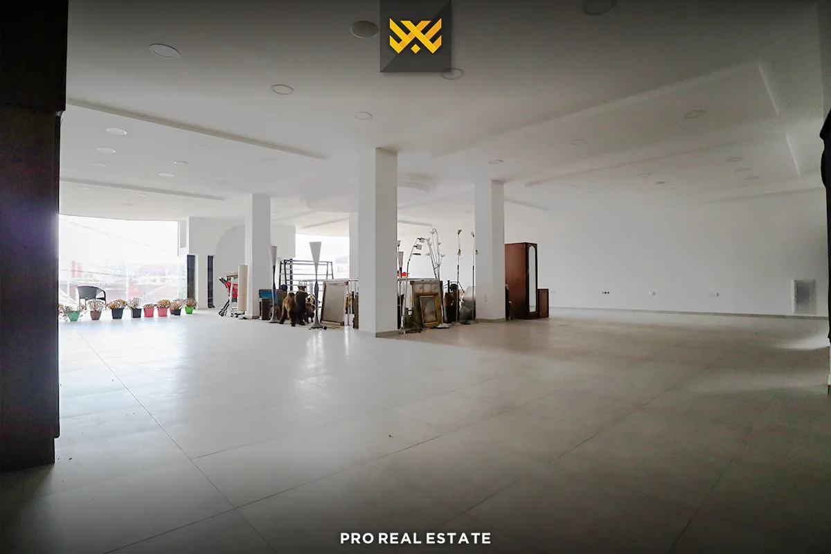 Lokal 600m² me #QIRA në Bregun e Diellit.