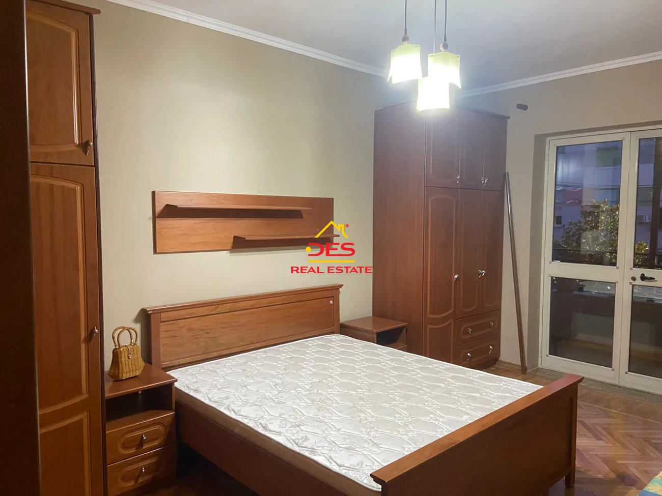 Jepet me qira apartament 2+1 në qendër të qytetit, elbasan.