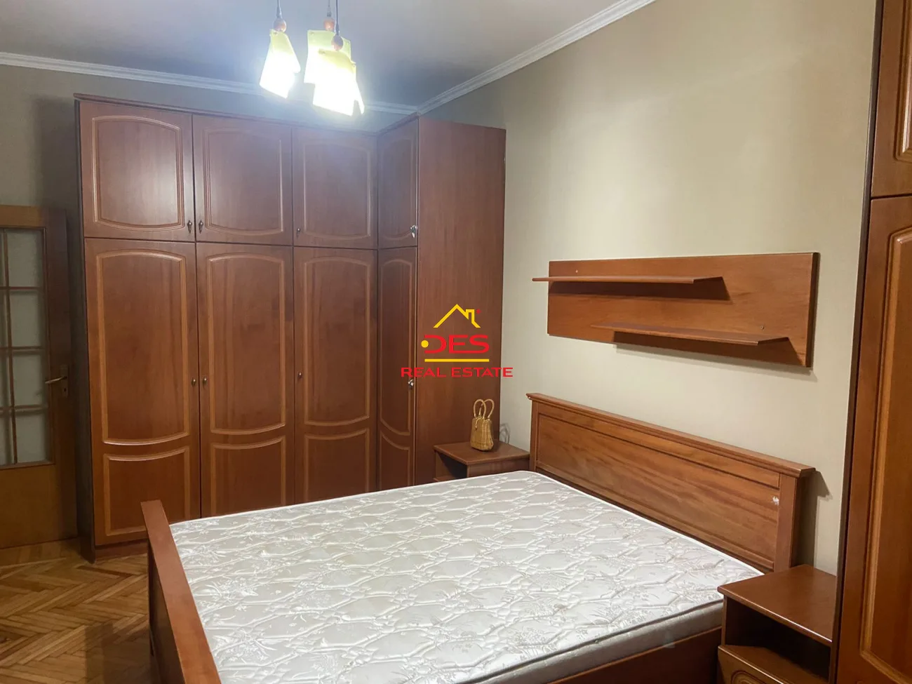 Jepet me qira apartament 2+1 në qendër të qytetit, elbasan.