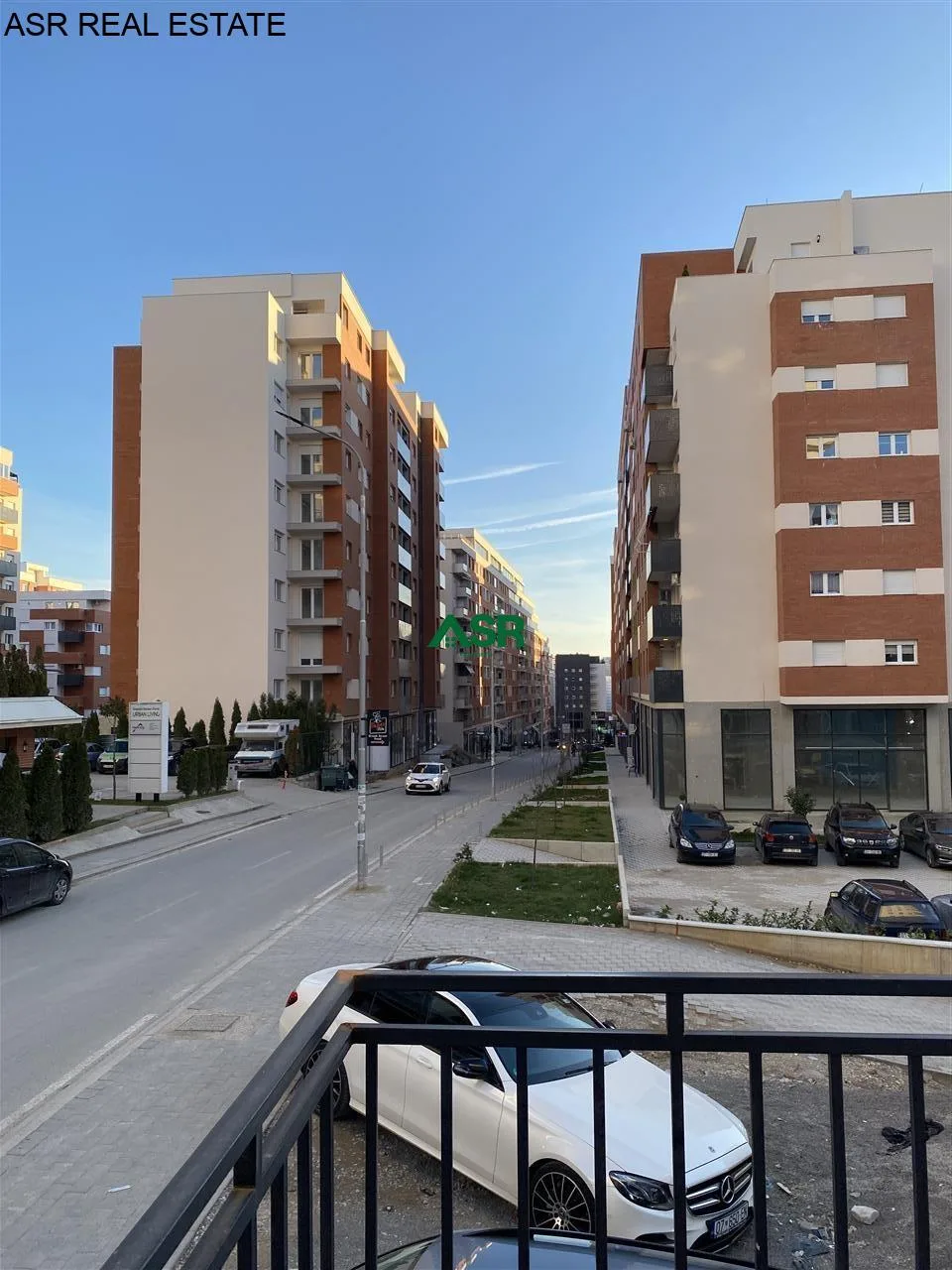 Lëshohet banesa me #qira në lagjen rruga B