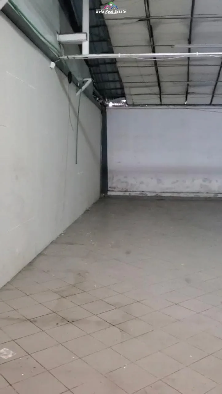Magazine Me Qera Tek Ish-Dogana (ID BM241) Tirane