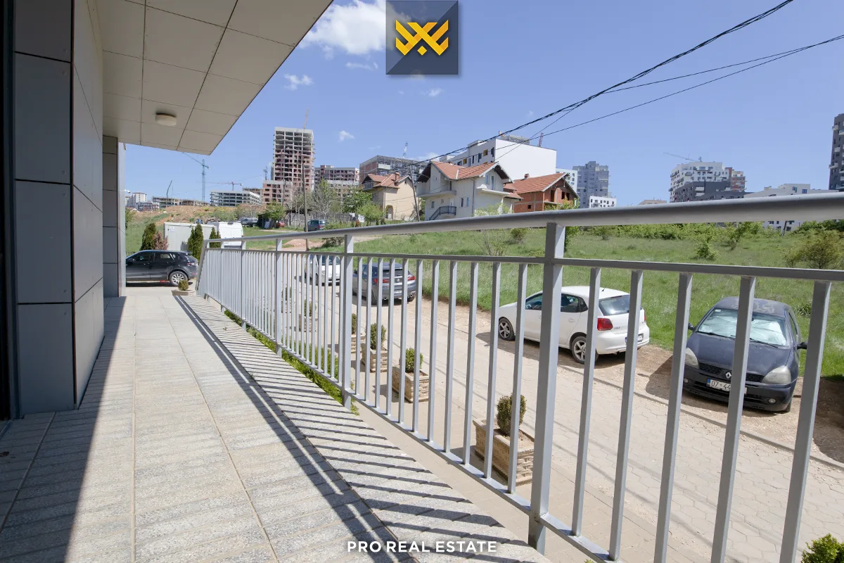 Lokal 244m² për #SHITJE te Rruga C.
