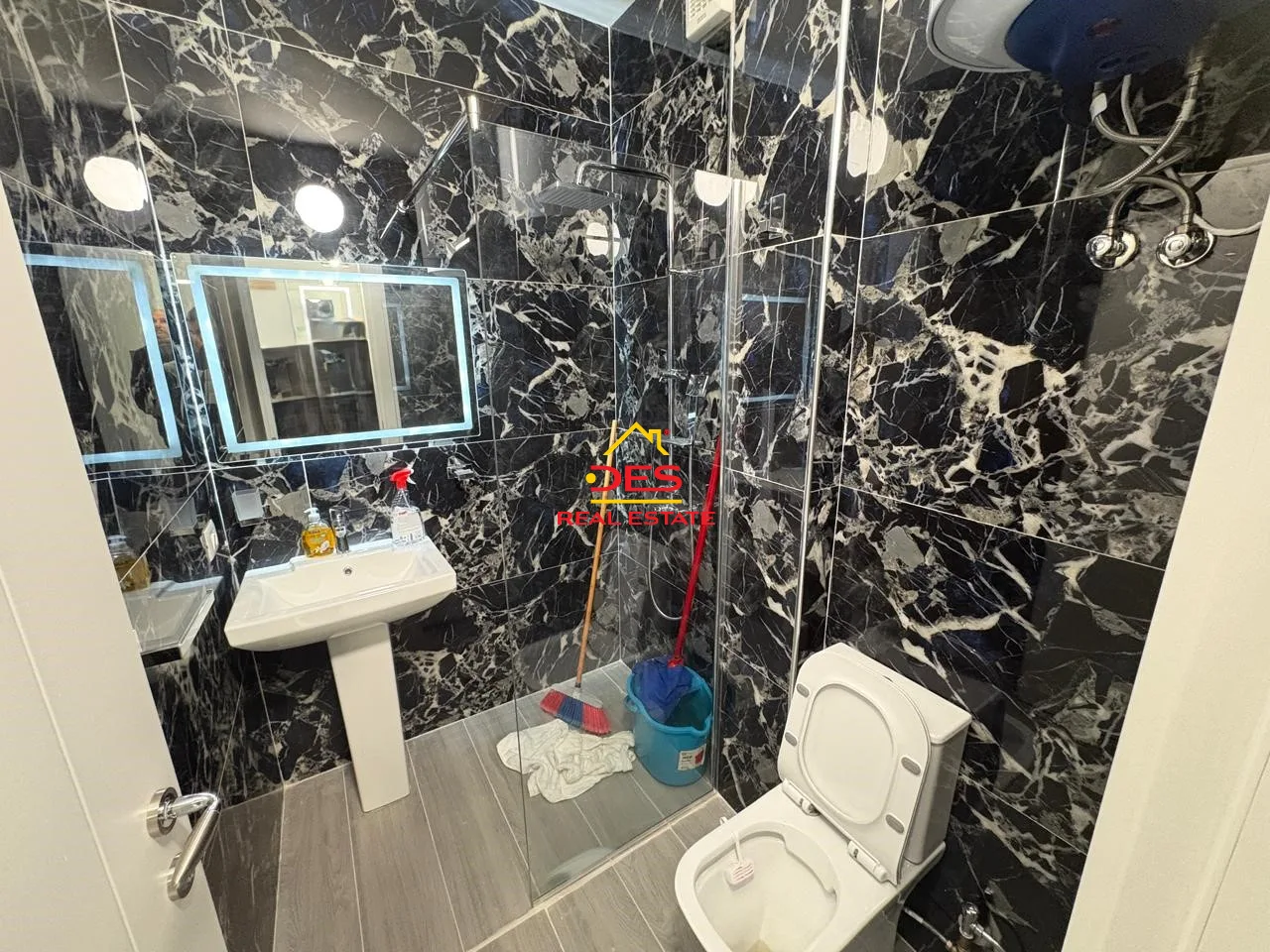 JEPET ME QIRA APARTAMENT 2+1 PRANË PORTIT ,VLORË 📍 Te Ish- Karburant Vola