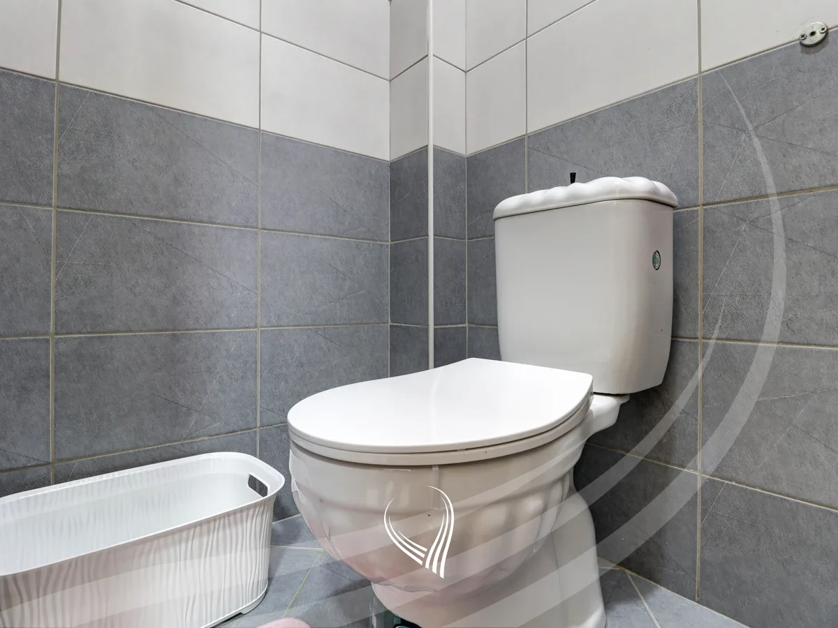 Banesë me 2 dhoma gjumi në shitje në lagjen Qafa