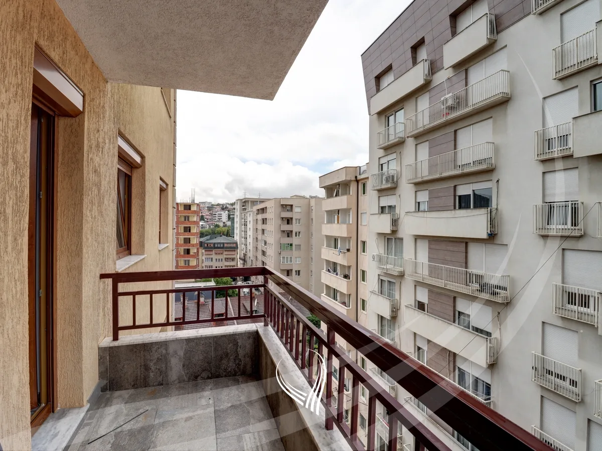 Banesë me 2 dhoma gjumi në shitje në lagjen Qafa