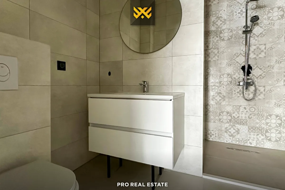 Banesë Penthouse 140m² për #SHITJE te Rruga A
