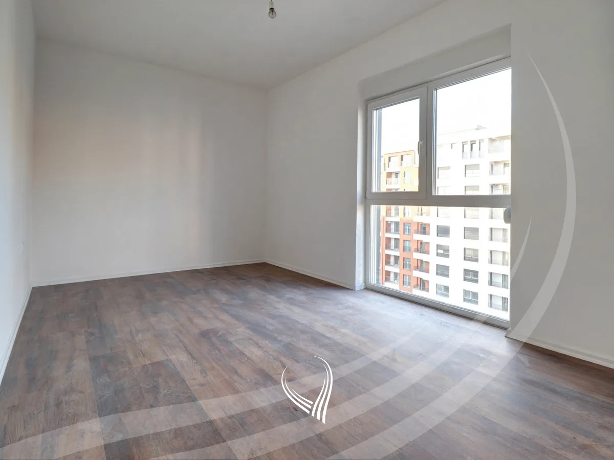 Banesë me 3 dhoma gjumi në shitje në lagjen Mati 1