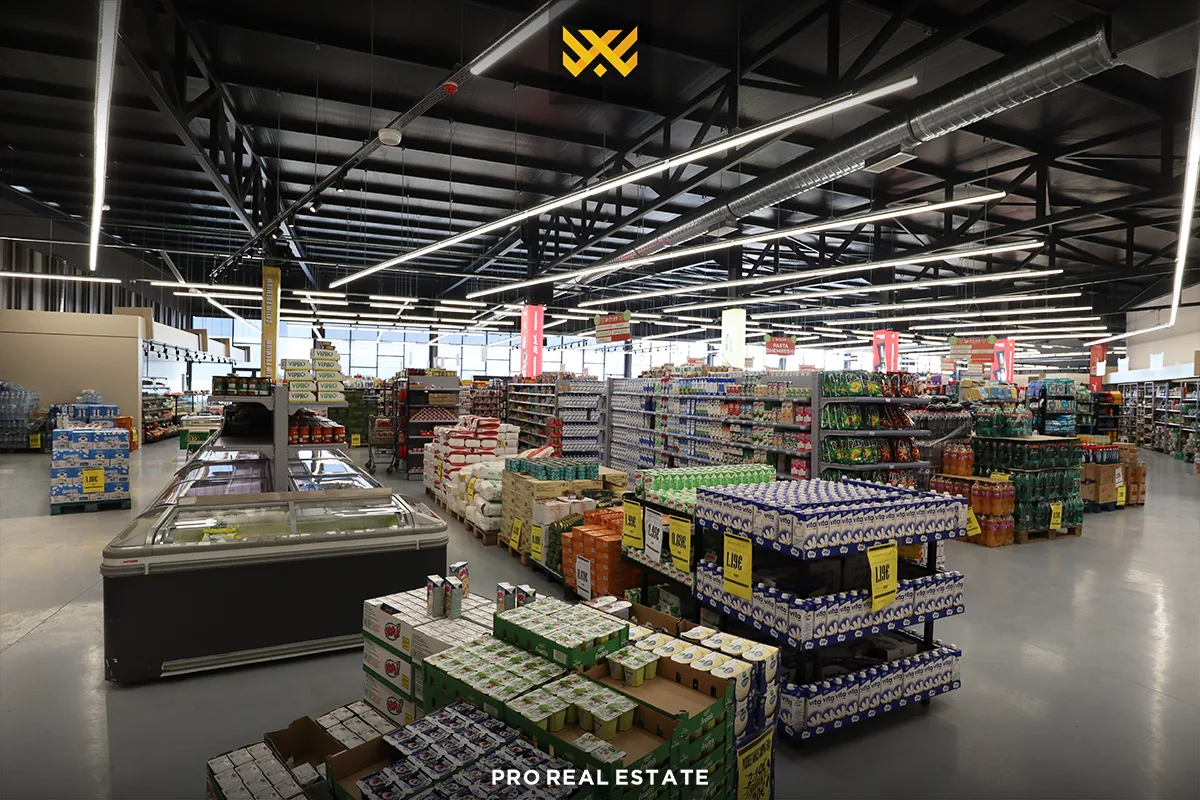 Objekt afarist 700m² me #QIRA në Fushë Kosovë