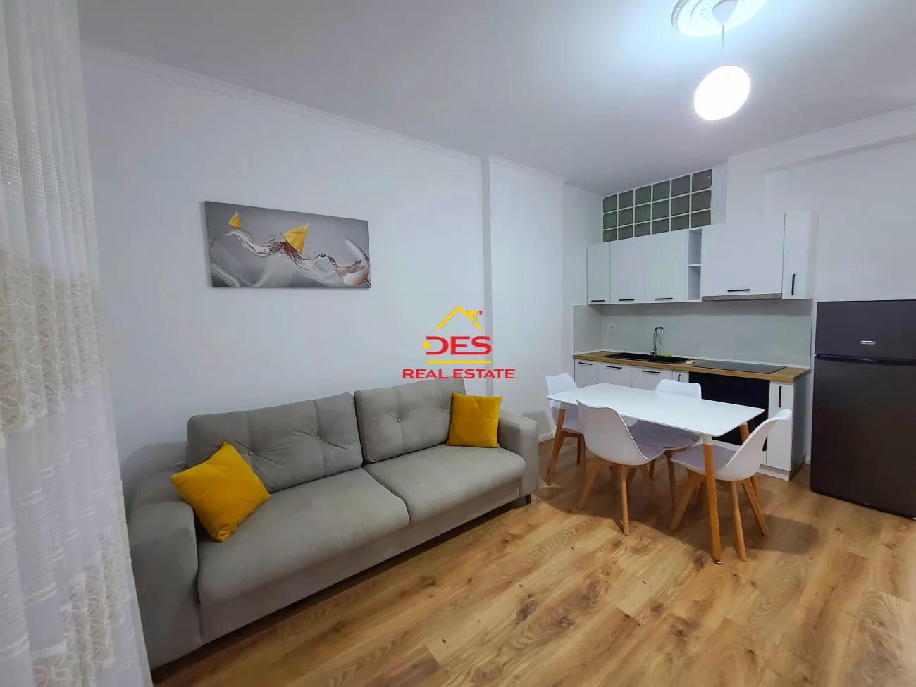 JEPET APARTAMENT 1+1 ME QIRA NË LUNGOMARE, VLORË 📍 Pranë Shkollës së Marinës