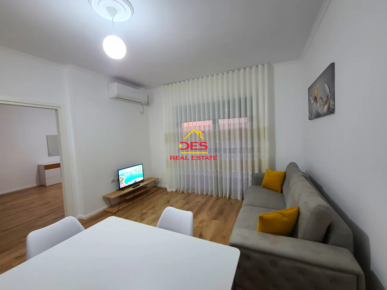 JEPET APARTAMENT 1+1 ME QIRA NË LUNGOMARE, VLORË 📍 Pranë Shkollës së Marinës