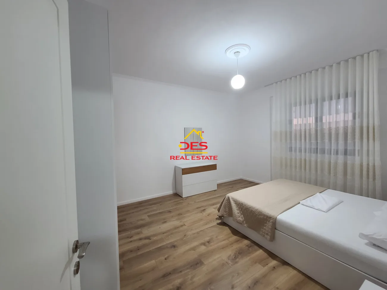 JEPET APARTAMENT 1+1 ME QIRA NË LUNGOMARE, VLORË 📍 Pranë Shkollës së Marinës