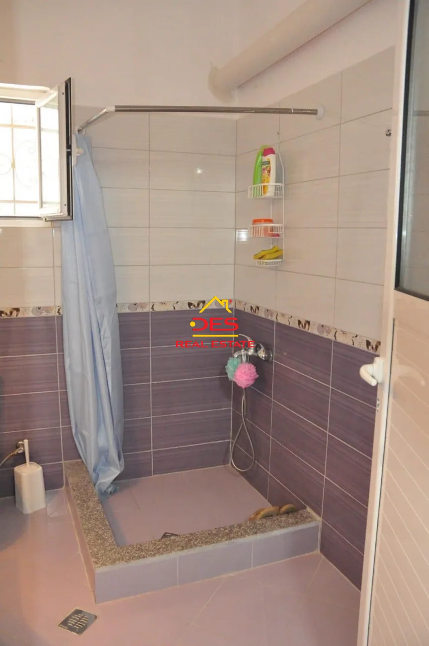Shitet shtëpi private + toke truall ne delvine