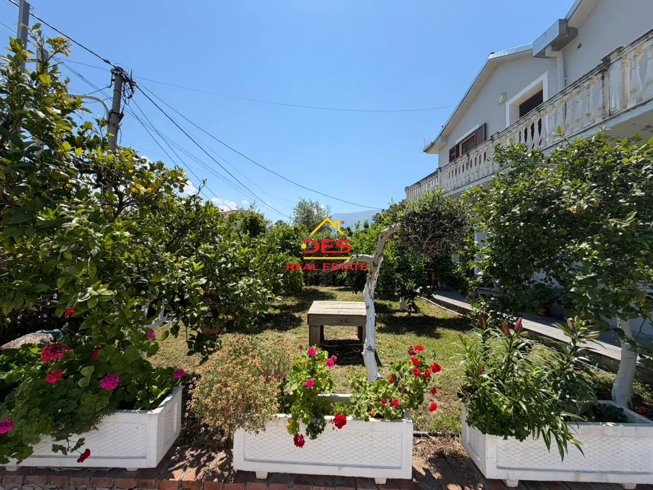 Shitet ndërtesë 2-katëshe në orikum, vlorë