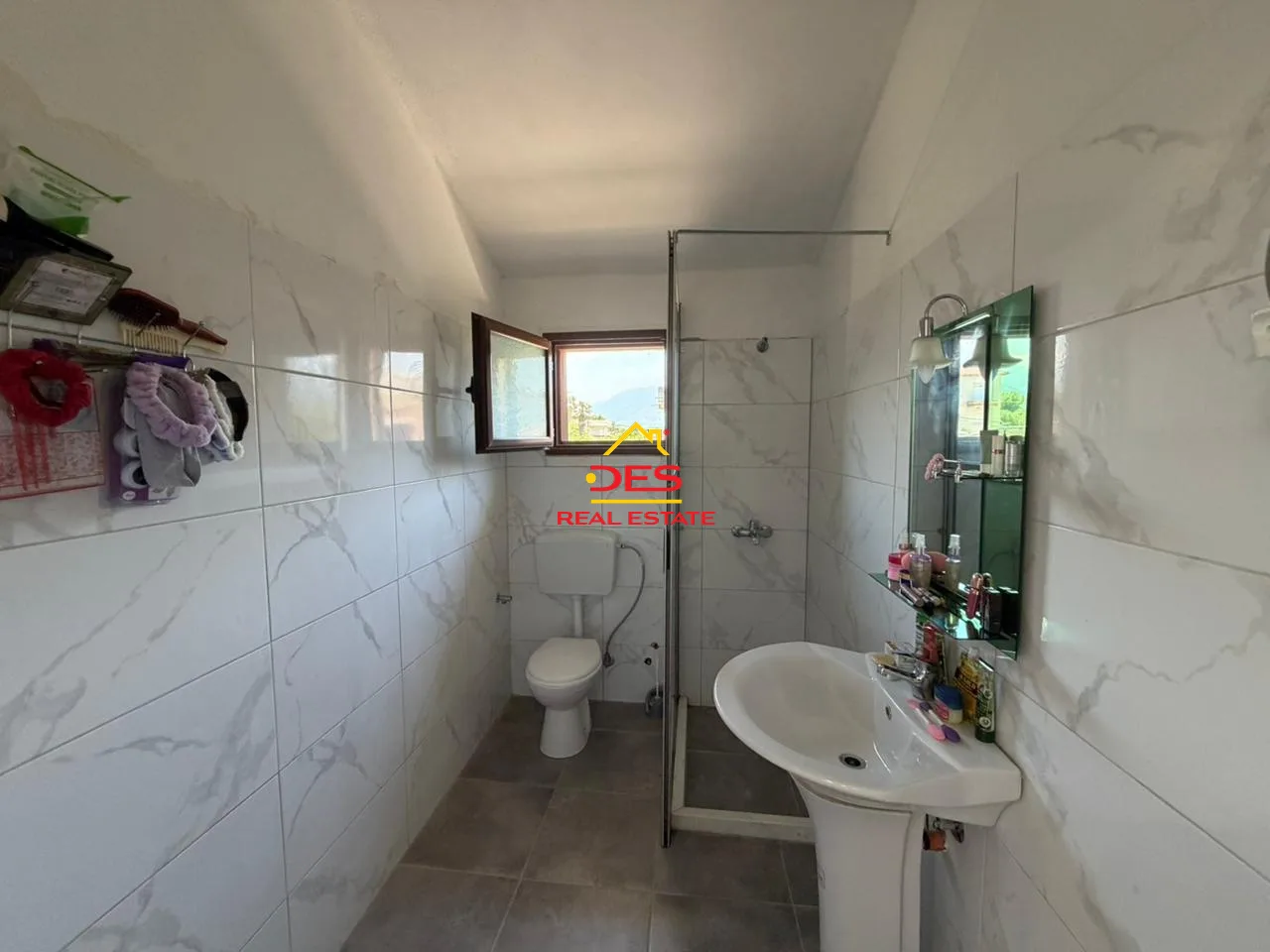 Shitet ndërtesë 2-katëshe në orikum, vlorë