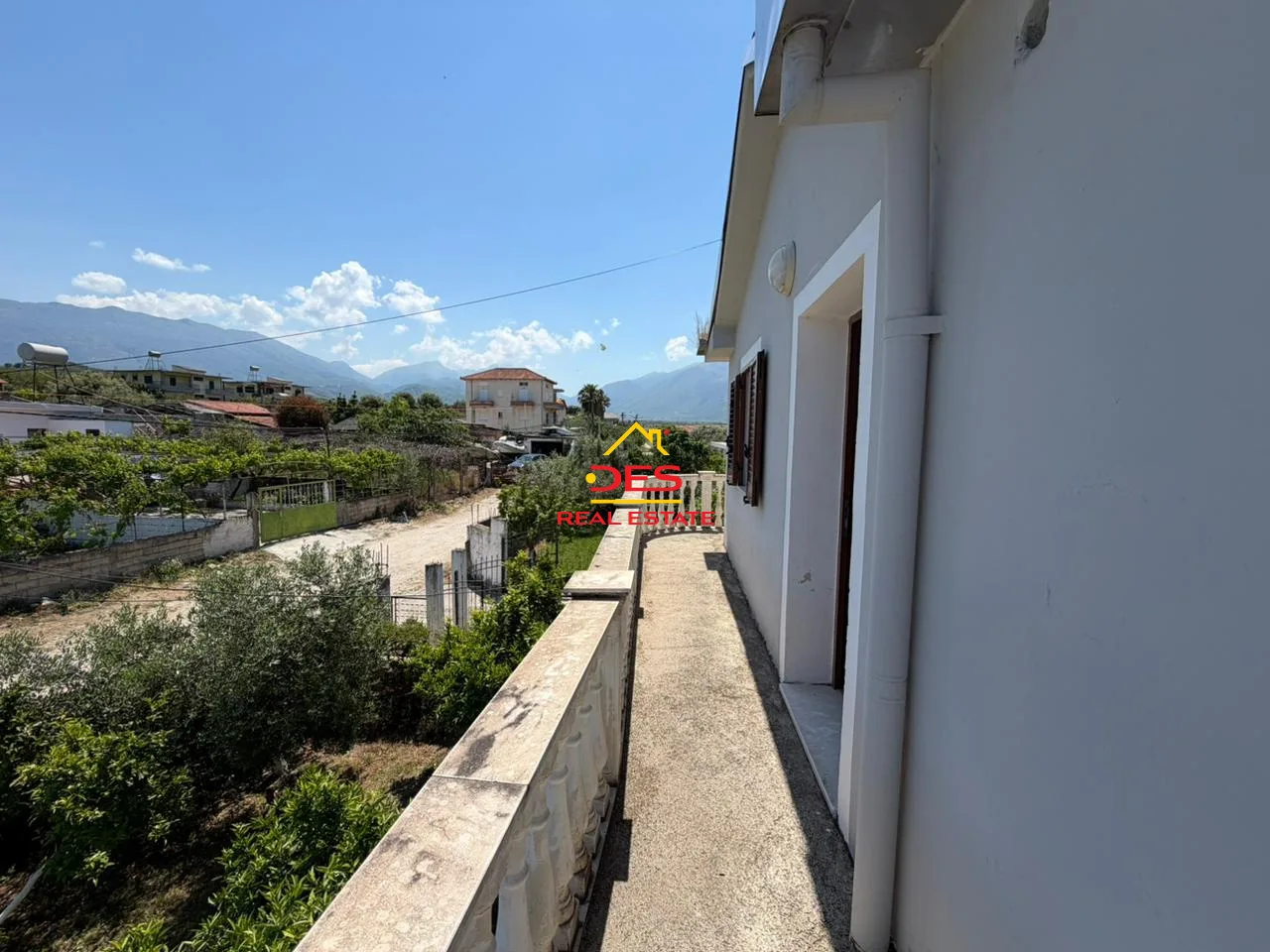 Shitet ndërtesë 2-katëshe në orikum, vlorë