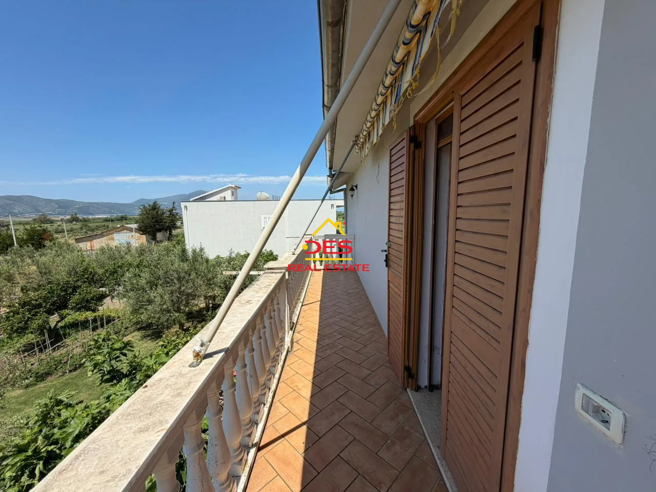 Shitet ndërtesë 2-katëshe në orikum, vlorë