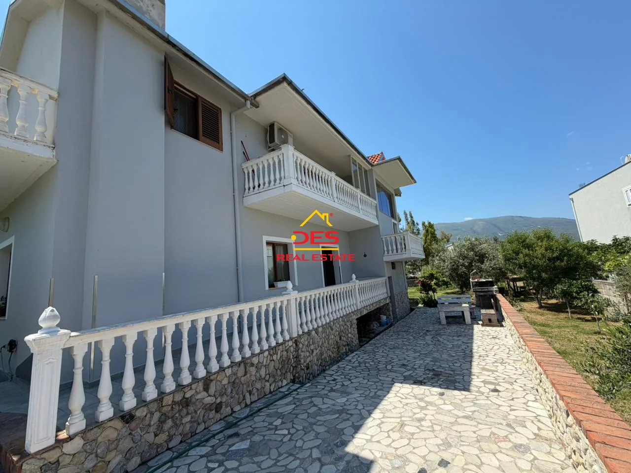 Shitet ndërtesë 2-katëshe në orikum, vlorë