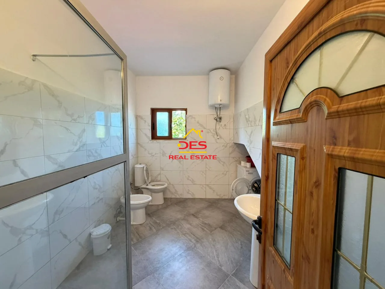 Shitet ndërtesë 2-katëshe në orikum, vlorë