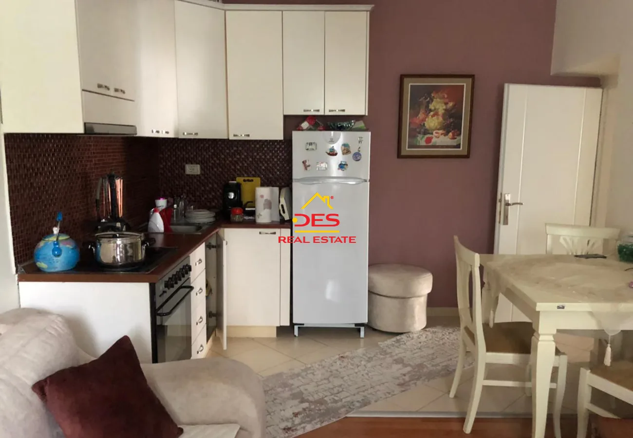 Jepet me qira shtëpi private në elbasan.