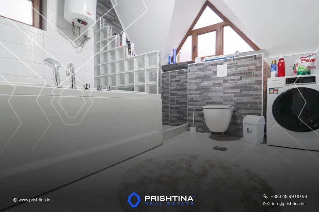 Vilë në #shitje 220m² në Brezovicë 🏡✨
