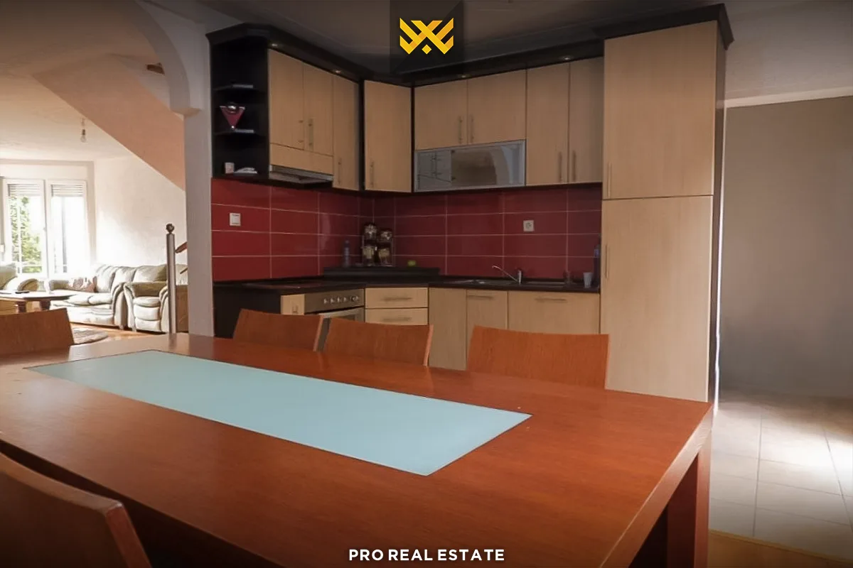 Shtëpi 230m² për #SHITJE në Fushë Kosovë