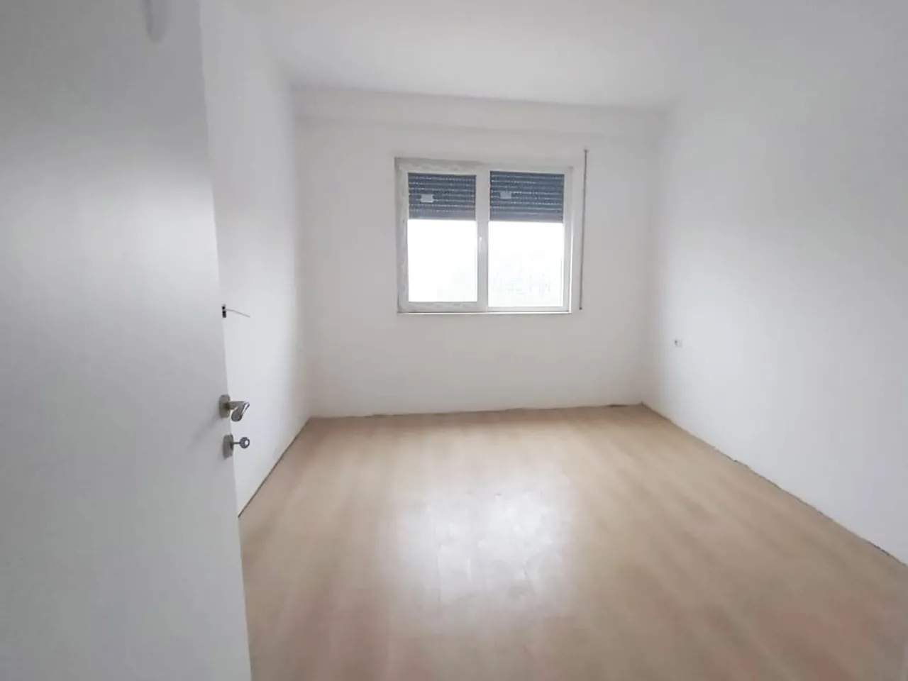 Shitet apartament 2+1+2 te kupola, tiranë