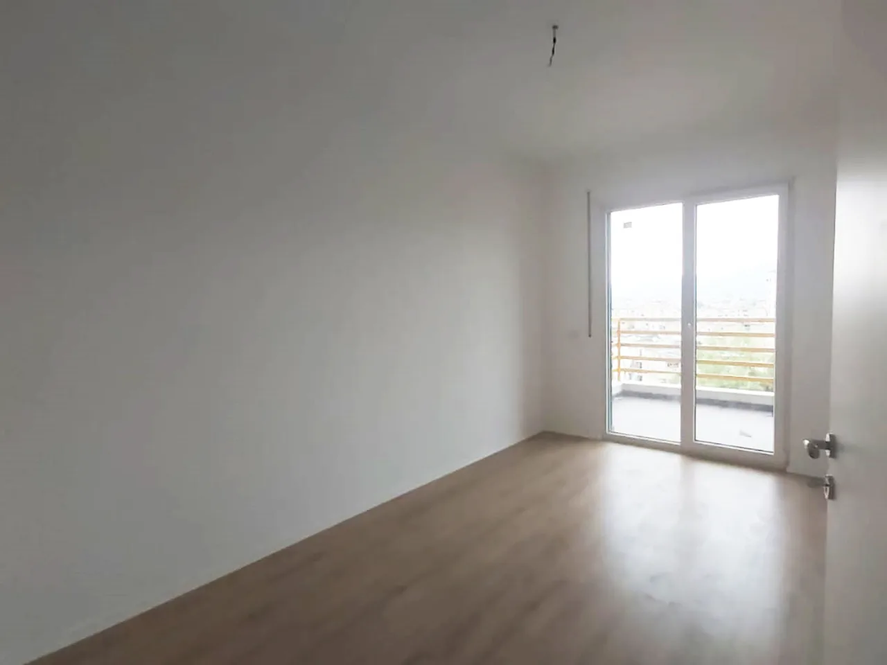 Shitet apartament 2+1+2 te kupola, tiranë