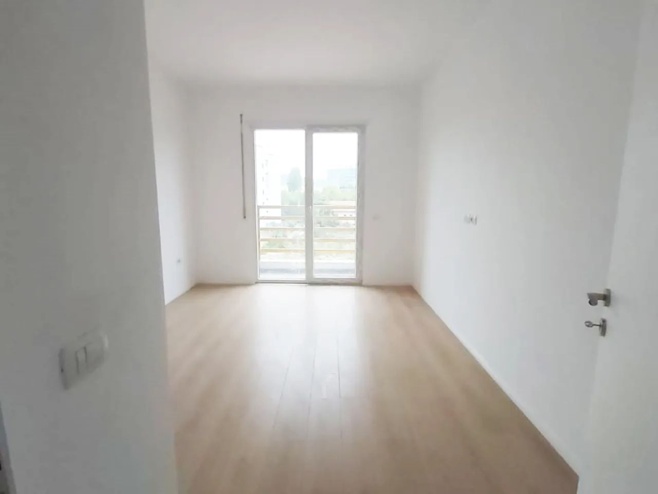 Shitet apartament 2+1+2 te kupola, tiranë