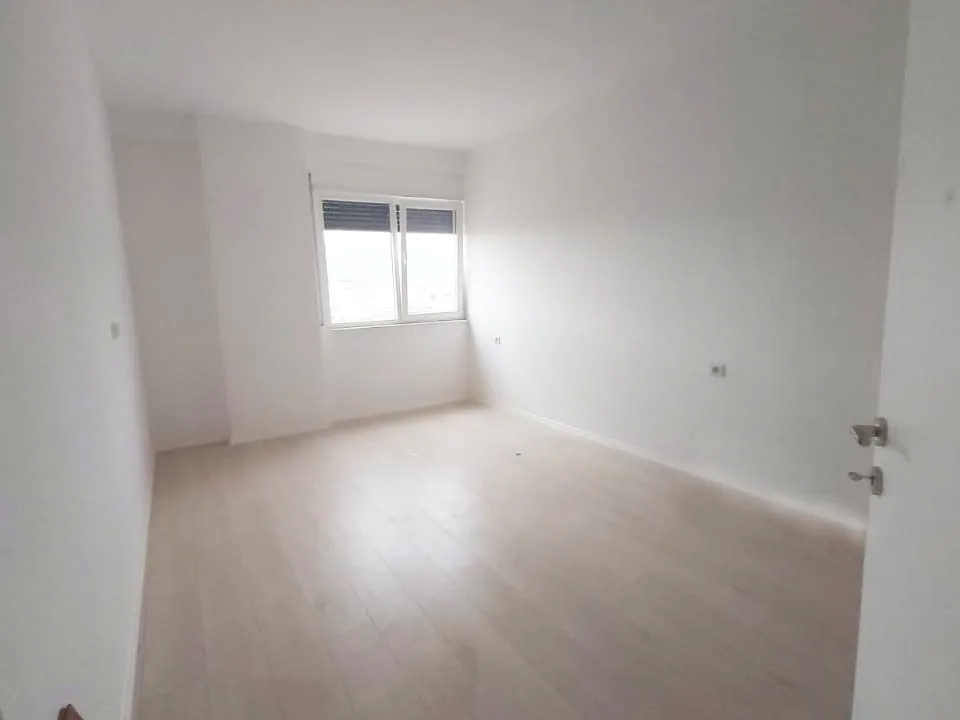 Shitet apartament 2+1+2 te kupola, tiranë
