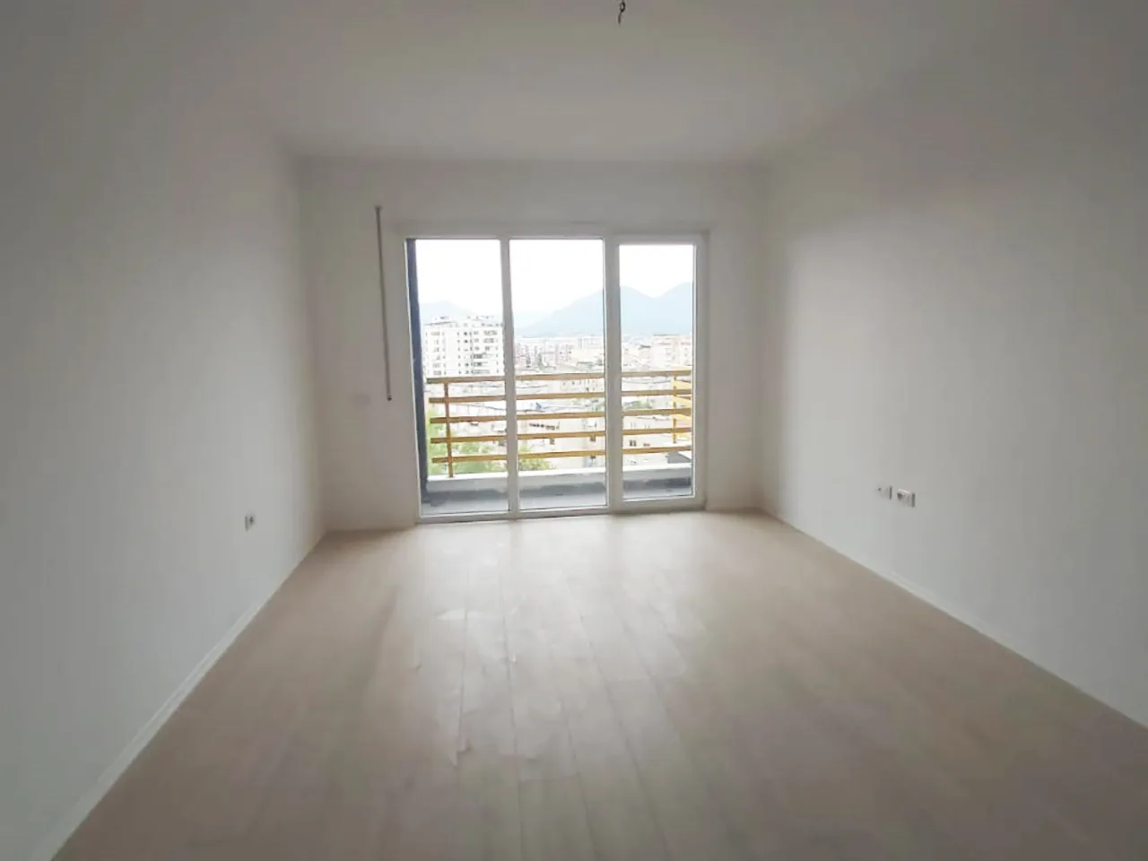 Shitet apartament 2+1+2 te kupola, tiranë