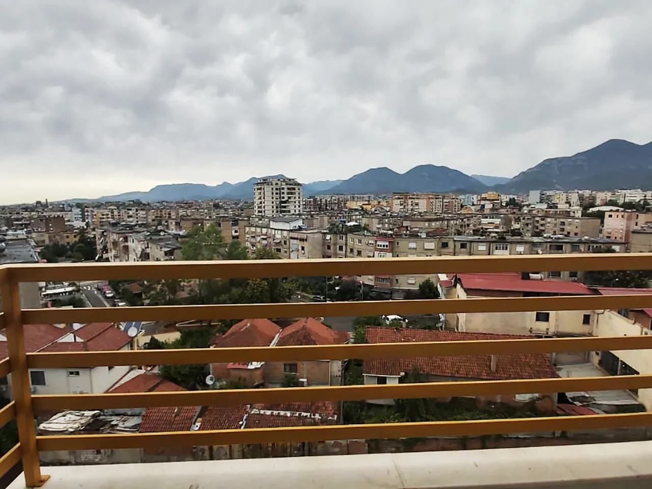 Shitet apartament 2+1+2 te kupola, tiranë