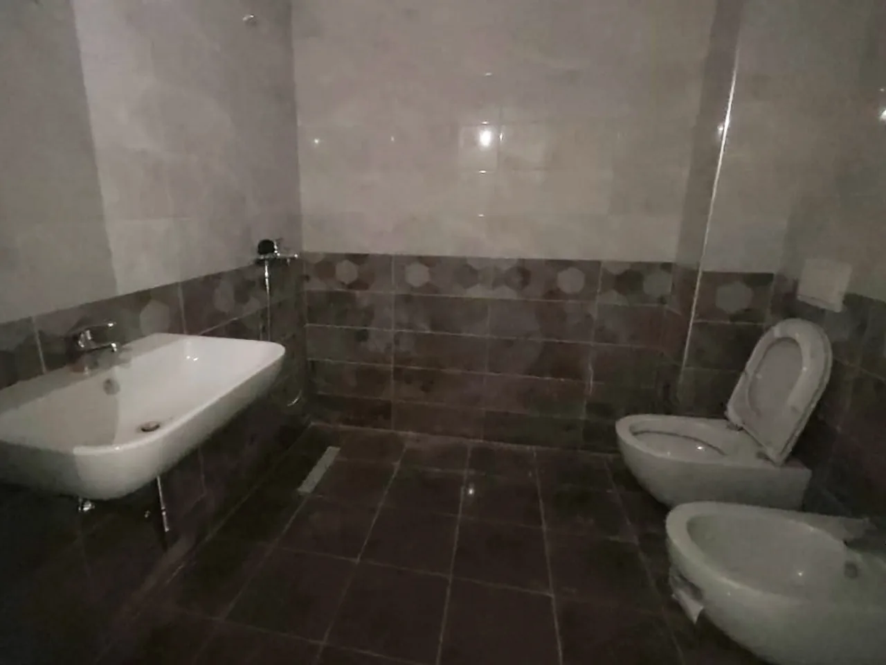 Shitet apartament 2+1+2 te kupola, tiranë