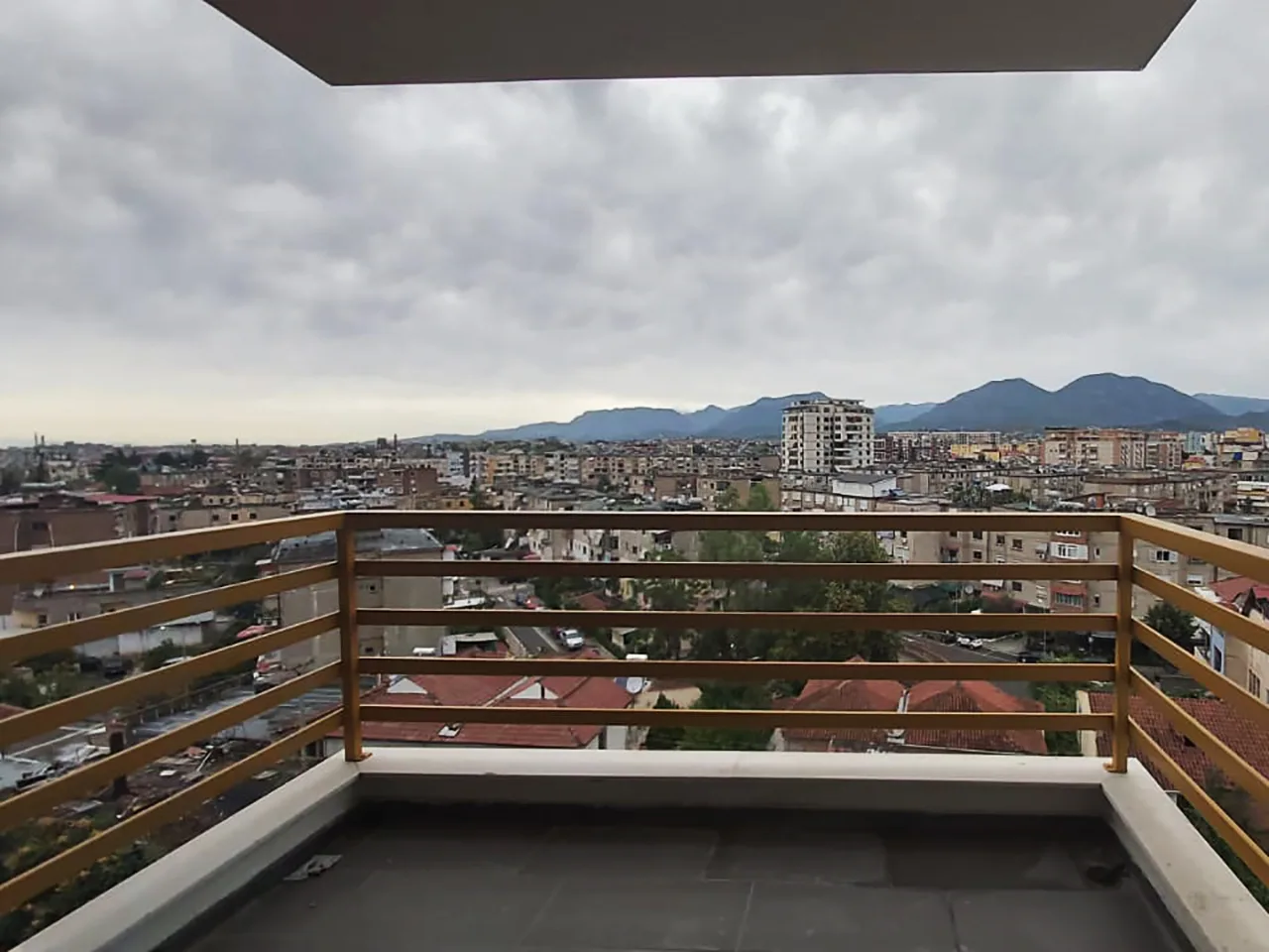 Shitet apartament 2+1+2 te kupola, tiranë